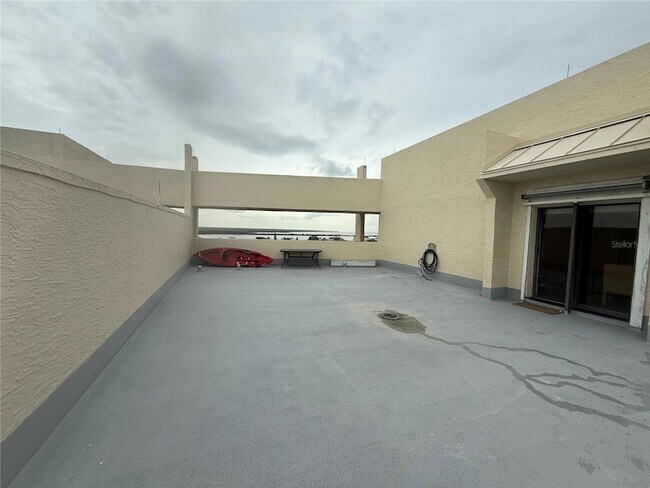 Building Photo - 6009 Sea Ranch Dr