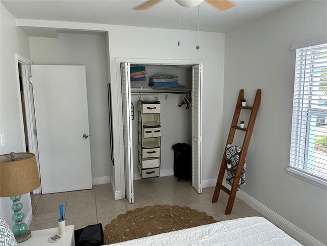 Building Photo - 230 SW 15th St