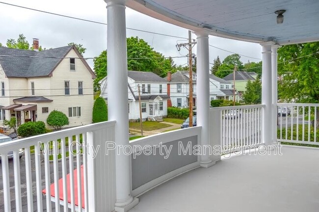 Building Photo - 105 Ray St