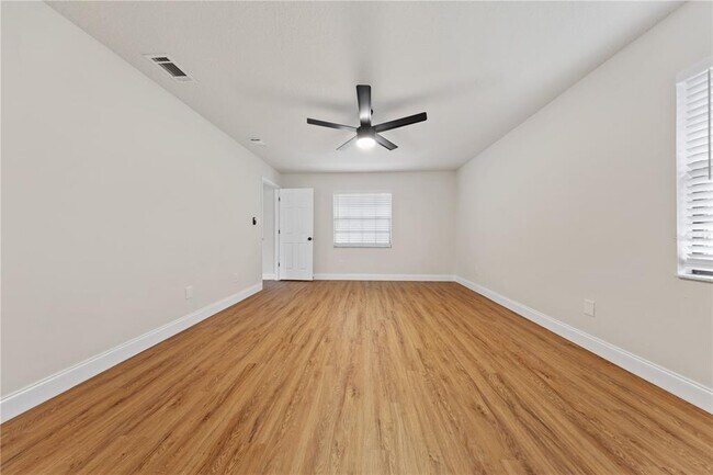Building Photo - 3253 Oak Point Cir