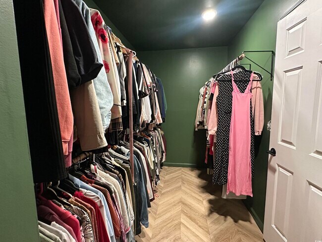 Building Photo - 204 Fulbourn Pl