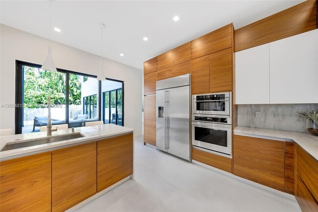 Building Photo - 3900 Douglas Rd