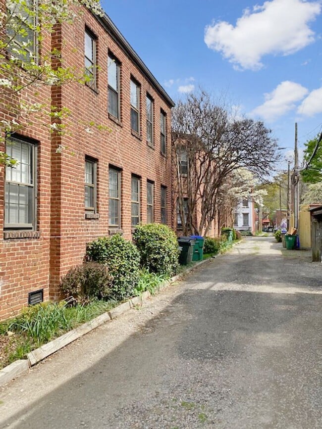Building Photo - Sophisticated Living in The Fan: 2 Bedroom...