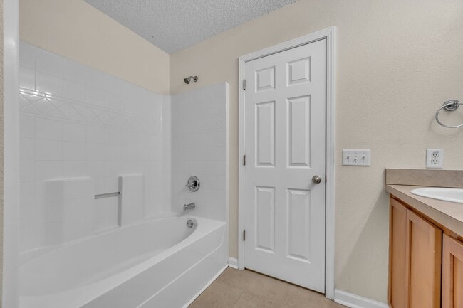 Building Photo - 765 Canyon Oak Loop