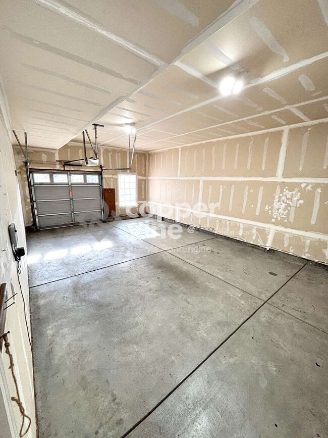 Building Photo - 3285 E 123rd Dr