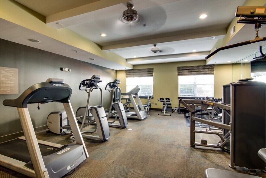 Fitness room - 3000 Vanderbilt Pl