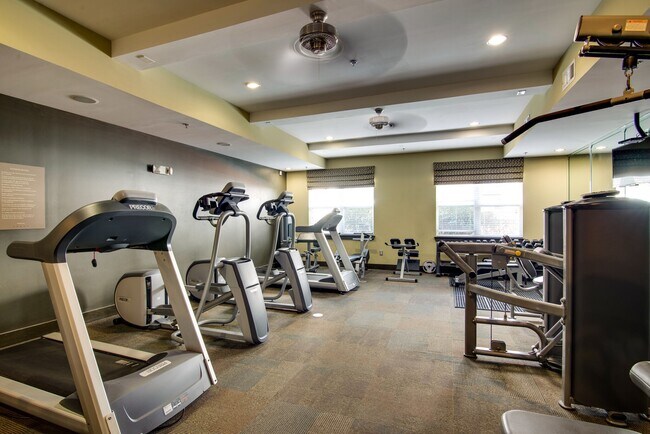 Fitness room - 3000 Vanderbilt Pl