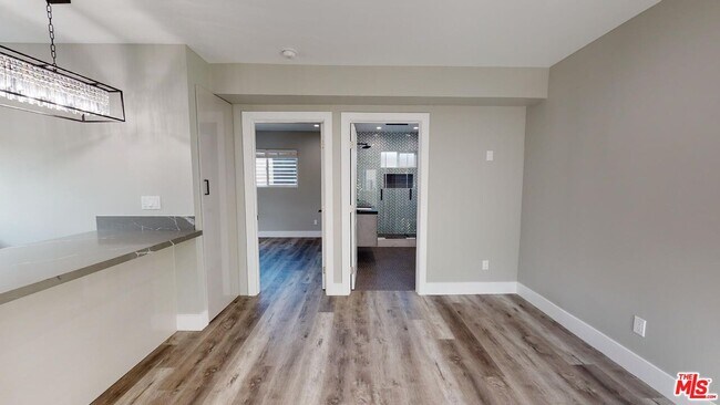 Building Photo - 2123 S Orange Dr