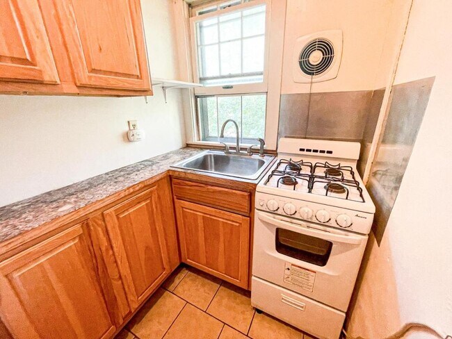 Building Photo - 207 Kelvin Pl