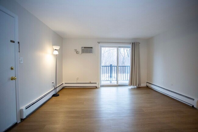 Building Photo - 5 Washington St