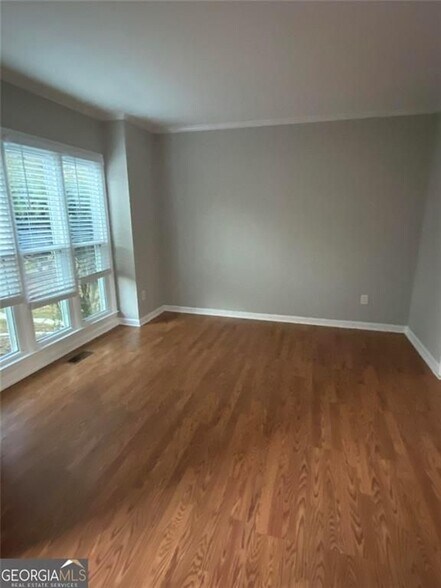 Building Photo - 855 River Overlook Dr NW