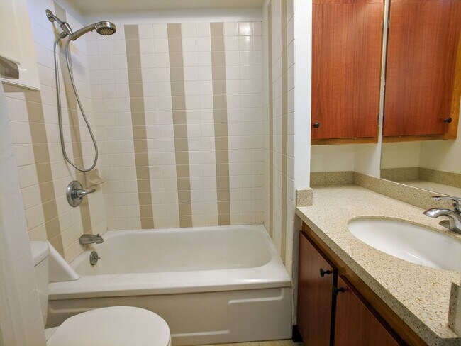 Building Photo - Golf Course, DH View 2 BR / 2 Bath w/2 Assigned Parking @ Fairway House