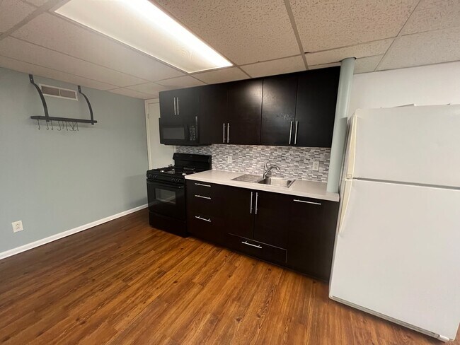 Building Photo - 428 E Wendell Dr