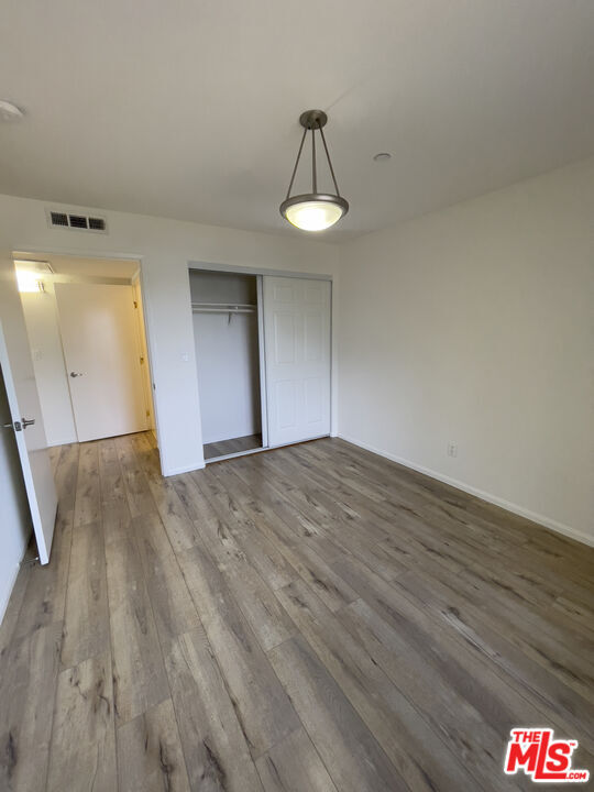 Building Photo - 15939 Victory Blvd