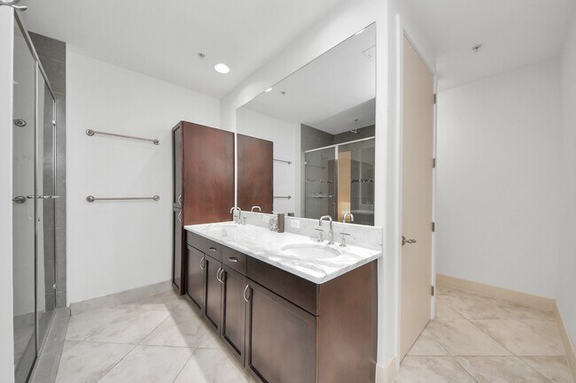 Building Photo - 10327 Termini-San Luis Pass Rd