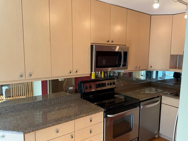 Building Photo - 2600 N Hampden Ct