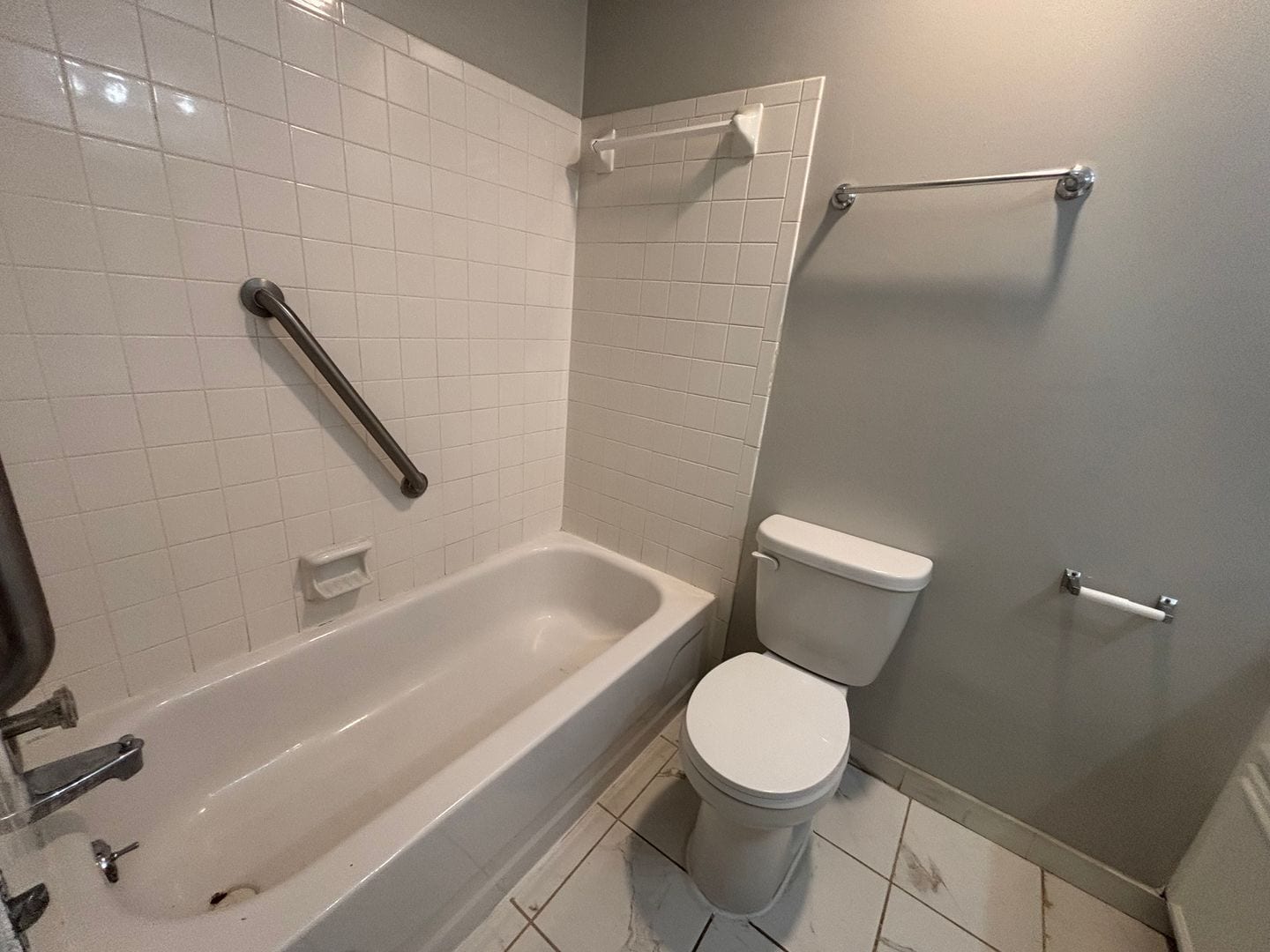 Building Photo - 3132 Rosebay Ln