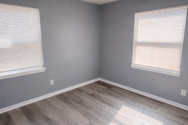 Building Photo - Cute Two Bedroom Plus Bonus Room in KCK