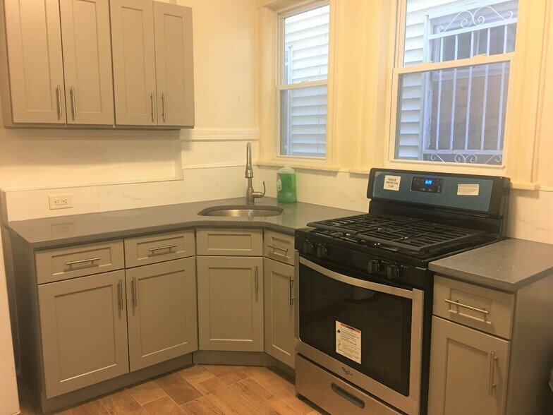 Building Photo - 101 Romaine Ave