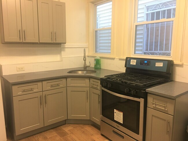 Building Photo - 101 Romaine Ave