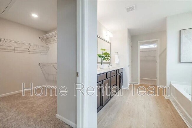 Building Photo - 113 Fenway St