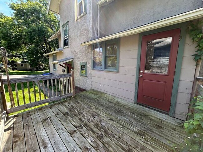 Building Photo - $1,800 | 3 Bedroom, 2 Bathroom Multi Floor...