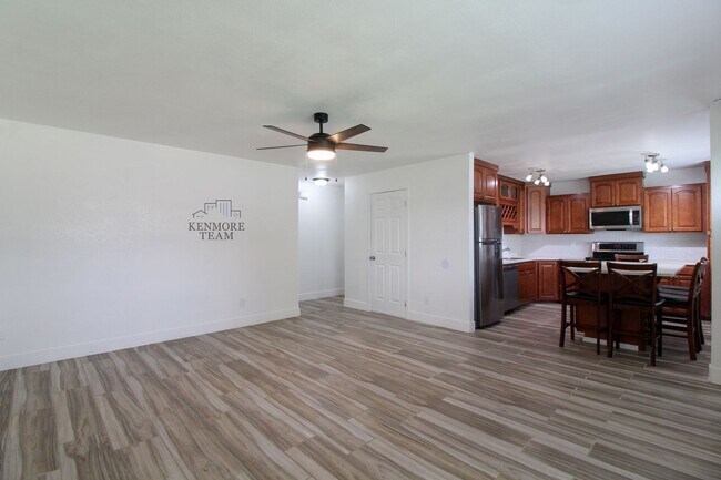 Building Photo - 3 Bedrooms, 1.5 Baths in Kennewick