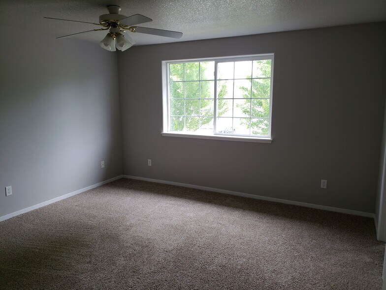 Master bedroom - 770 Hyacinth St