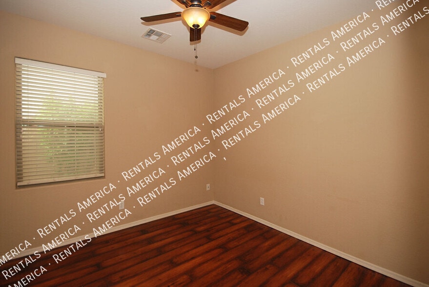 Building Photo - 2010 S Falcon Dr