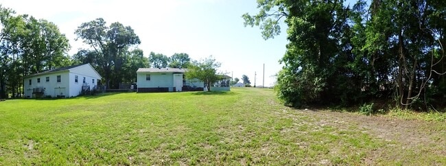 Building Photo - Lake Front Adorable Home!