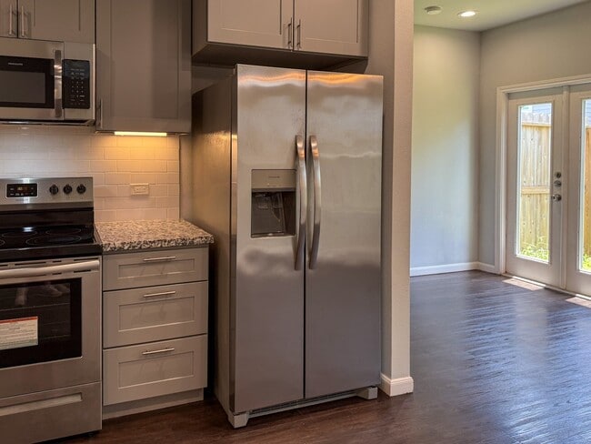 Building Photo - 4939 Ambient Dr