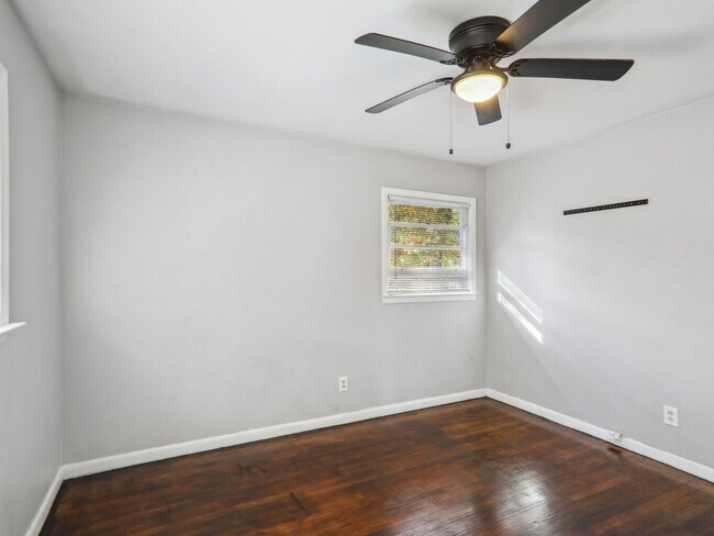 Building Photo - 3 Bedroom Duplex in Decatur