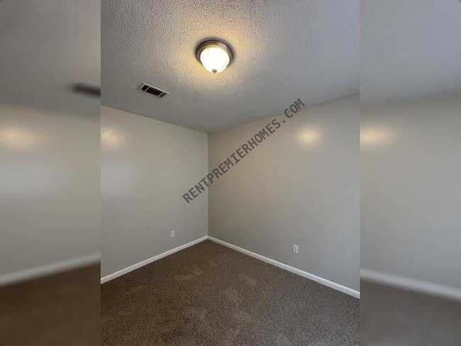 Building Photo - 2607 Elkhart Dr