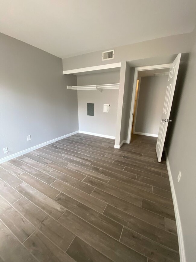 Building Photo - REMODELED 2Bd/1Ba Condo w/ Patio!