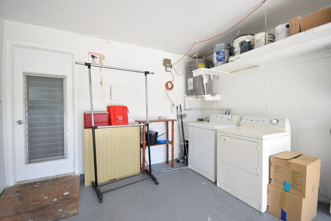 Building Photo - FULLY FURNISHED Condo For Rent in Pinellas...