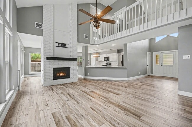 Building Photo - 522 Crestwood Dr