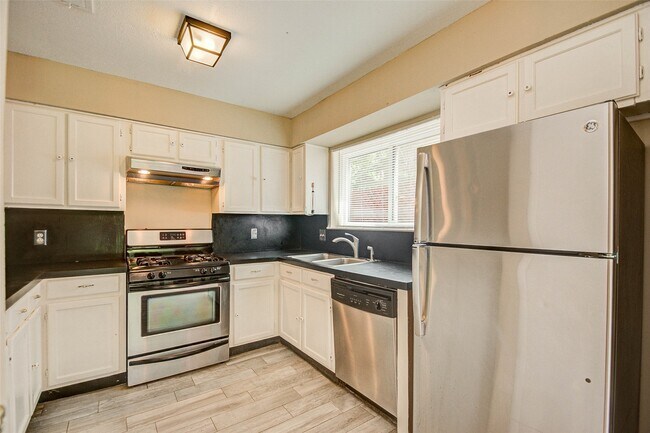 Building Photo - 7702 Tierra Verde Dr