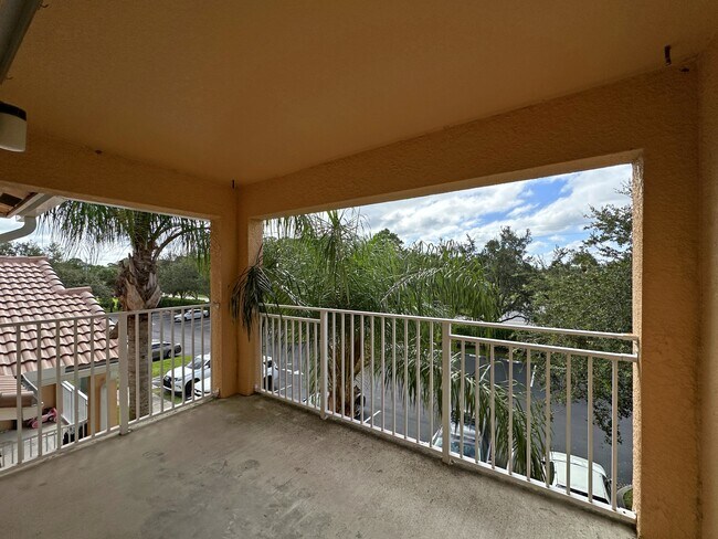 Building Photo - 261 SW Palm Dr