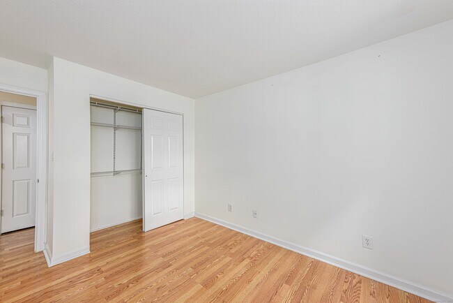 Building Photo - 1 Forest Glen Cir