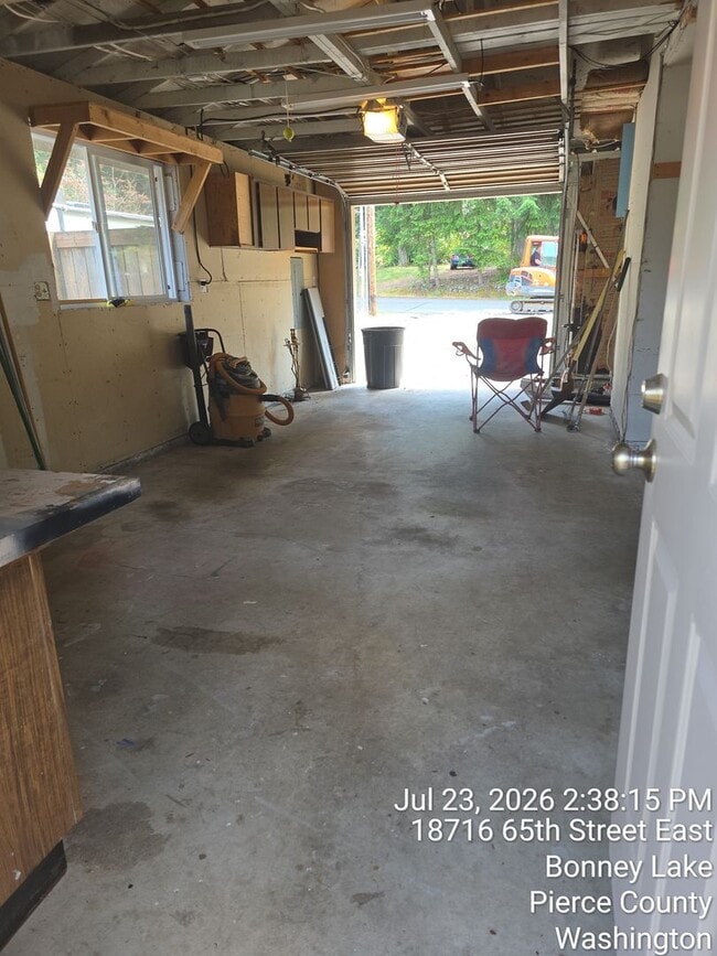 Building Photo - Bonney Lake - Lake Jane HOA - 3 bedroom 2 bathroom rambler home for rent -EV charger, Available NOW!