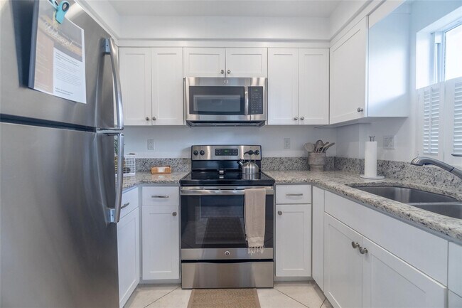 Building Photo - 6520 N Ocean Blvd