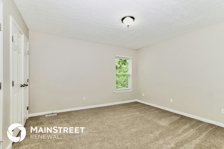 Building Photo - 10418 Pinoak View Dr