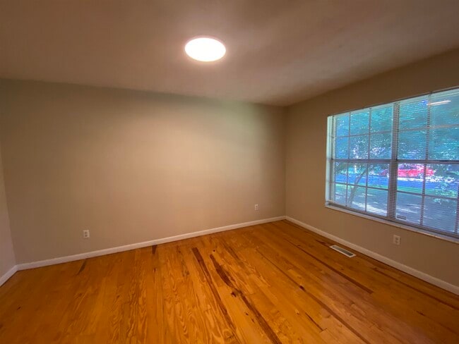 Building Photo - 2507 Waldemar Ln