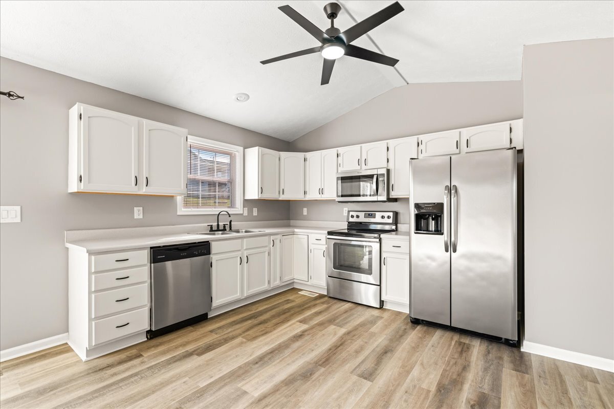 Building Photo - 230 Clover Cir