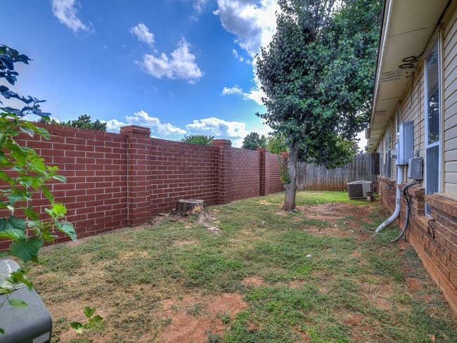 Building Photo - Updated Home + Deer Creek Schools + 3 bedr...