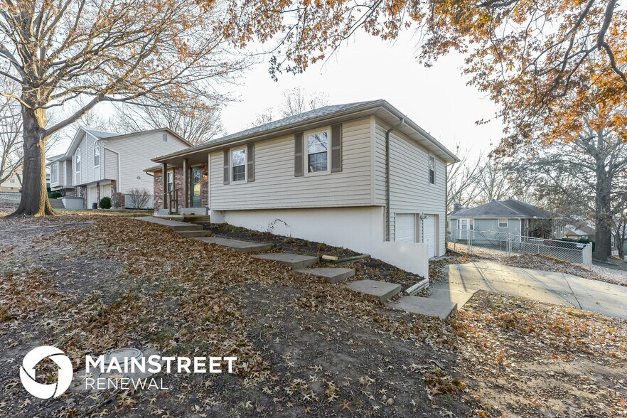 Building Photo - 4815 S Kendall Dr