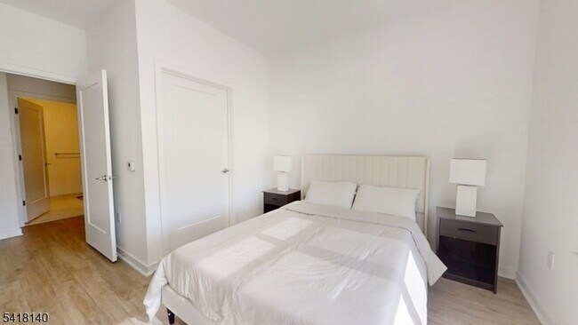 Building Photo - 1181 Morris Ave