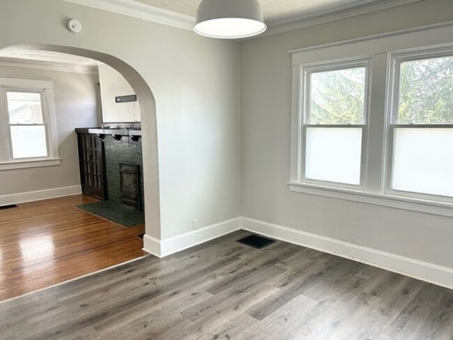 Building Photo - Spacious 2-Bed, 1.5-Bath Home in Indianapolis! Dual walk-in closets in both bedrooms!