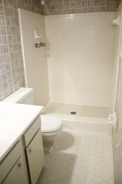 Building Photo - 3729 Village Oak Cove