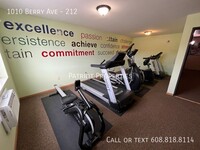 Building Photo - LUXURY APARTMENT W/ FITNESS CENTER INCLUDED!